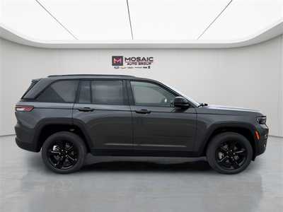 2025 Jeep Grand Cherokee, $48282. Photo 2