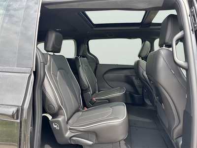 2025 Chrysler Pacifica, $52473. Photo 11