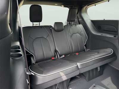 2025 Chrysler Pacifica, $52473. Photo 12
