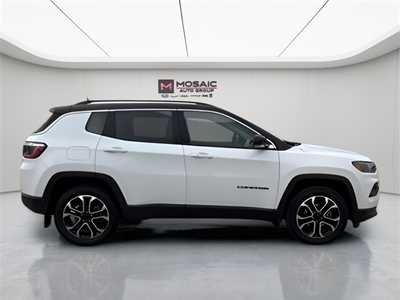 2022 Jeep Compass, $20990. Photo 2