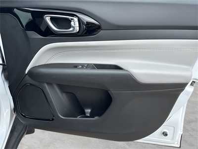 2022 Jeep Compass, $20990. Photo 9