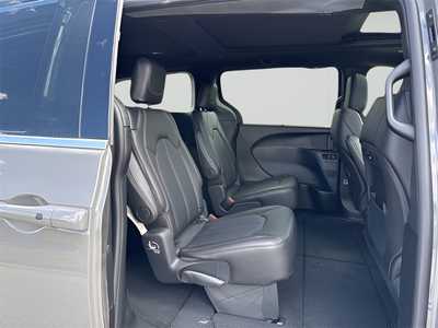 2025 Chrysler Pacifica, $43707. Photo 12