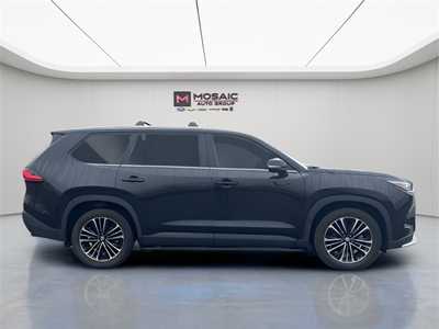 2024 Toyota Grand Highlander, $60990. Photo 2