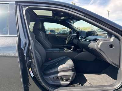 2019 Lexus ES Series, $29990. Photo 10
