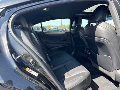 2019 Lexus ES Series, $29990. Photo 11