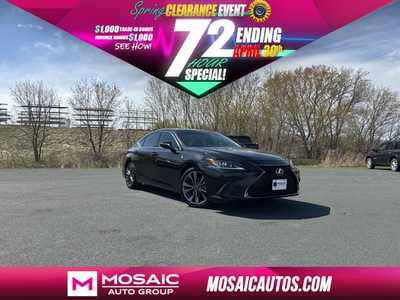 2019 Lexus ES Series, $29990. Photo 1