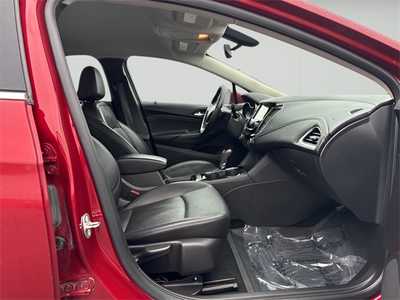 2017 Chevrolet Cruze, $13990. Photo 10