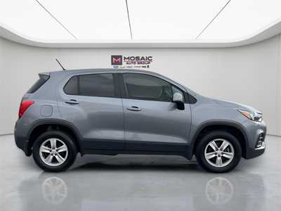 2020 Chevrolet Trax, $10490. Photo 2