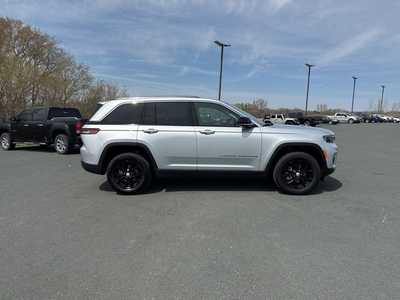 2024 Jeep Grand Cherokee, $38990. Photo 8