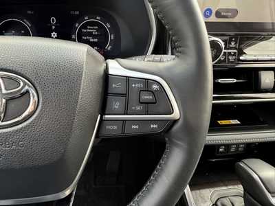 2024 Toyota Highlander, $52990. Photo 11