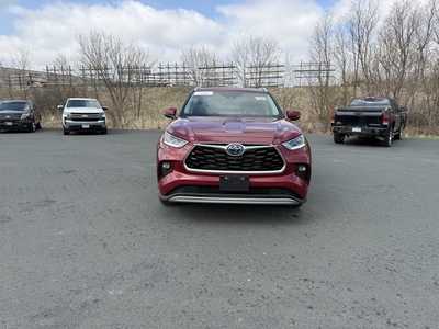 2024 Toyota Highlander, $52990. Photo 2
