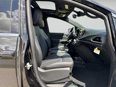 2025 Chrysler Pacifica, $46458. Photo 10