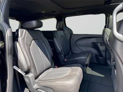 2025 Chrysler Pacifica, $46458. Photo 11
