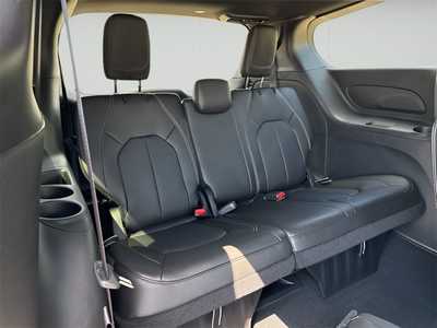 2025 Chrysler Pacifica, $46458. Photo 12