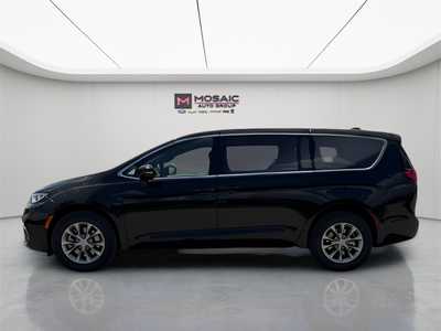 2025 Chrysler Pacifica, $46458. Photo 6
