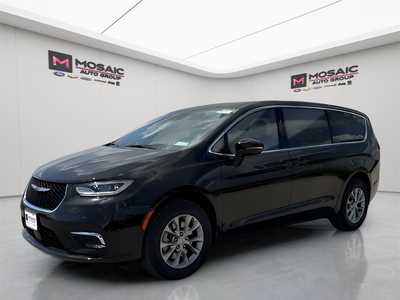 2025 Chrysler Pacifica, $46458. Photo 7