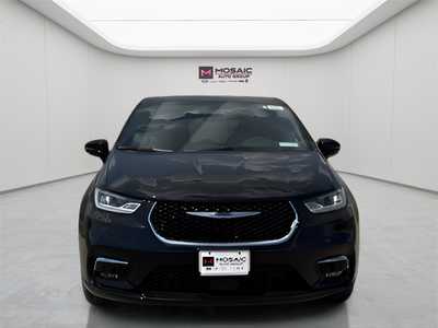 2025 Chrysler Pacifica, $46458. Photo 8