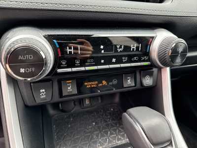 2022 Toyota RAV4, $33990. Photo 7