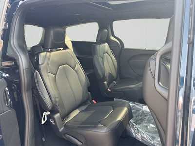 2025 Chrysler Pacifica, $45889. Photo 11
