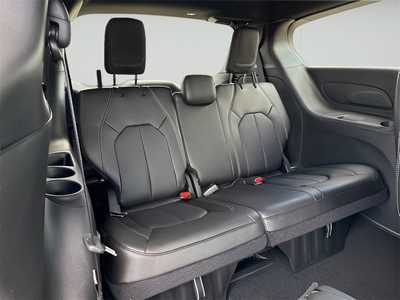 2025 Chrysler Pacifica, $45240. Photo 11