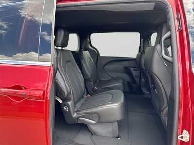 2025 Chrysler Pacifica, $45240. Photo 12