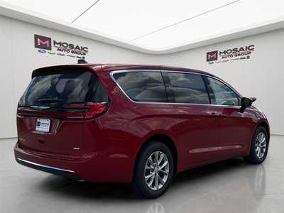 2025 Chrysler Pacifica, $45240. Photo 3