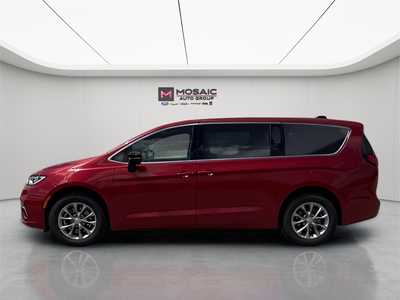 2025 Chrysler Pacifica, $45240. Photo 6