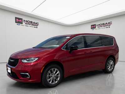 2025 Chrysler Pacifica, $45240. Photo 7