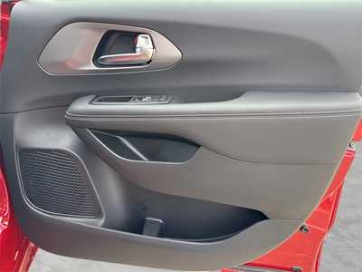 2025 Chrysler Pacifica, $45240. Photo 9