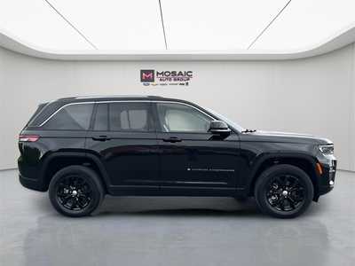 2022 Jeep Grand Cherokee, $30990. Photo 2