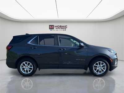 2023 Chevrolet Equinox, $21990. Photo 2