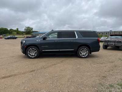 2021 GMC Yukon XL, $43990. Photo 4