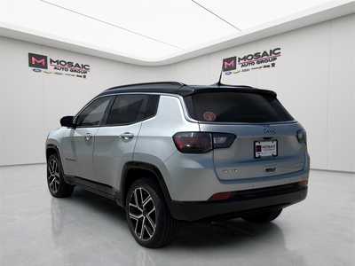 2025 Jeep Compass, $37023. Photo 5