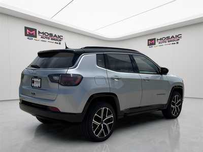 2025 Jeep Compass, $37023. Photo 7