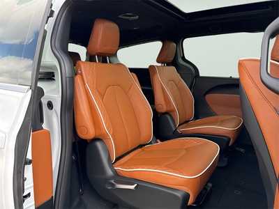 2025 Chrysler Pacifica, $54776. Photo 11