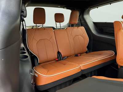 2025 Chrysler Pacifica, $54776. Photo 12