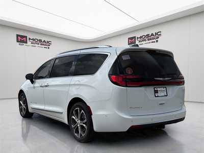 2025 Chrysler Pacifica, $54776. Photo 5