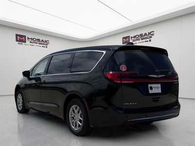 2025 Chrysler Pacifica, $39600. Photo 5