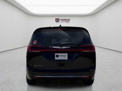 2025 Chrysler Pacifica, $39600. Photo 6