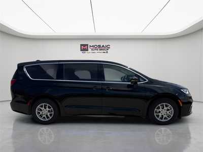 2025 Chrysler Pacifica, $39600. Photo 8