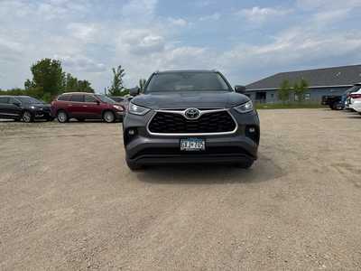 2021 Toyota Highlander, $34990. Photo 2