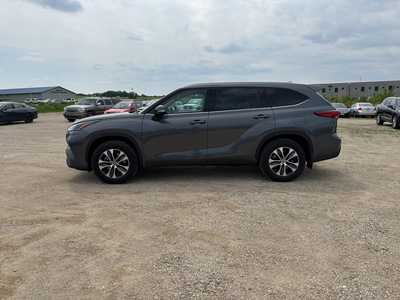2021 Toyota Highlander, $34990. Photo 4