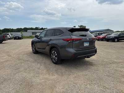 2021 Toyota Highlander, $34990. Photo 5