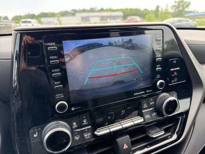 2021 Toyota Highlander, $34990. Photo 7