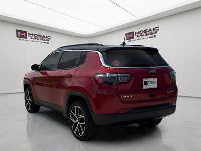 2025 Jeep Compass, $33471. Photo 5
