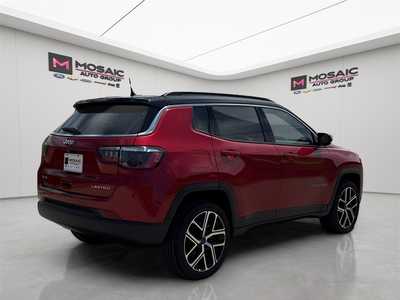 2025 Jeep Compass, $33471. Photo 7