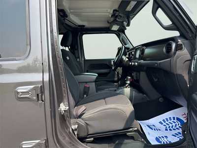 2021 Jeep Gladiator, $29990. Photo 10