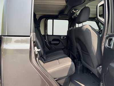 2021 Jeep Gladiator, $29990. Photo 11