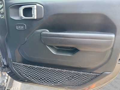 2021 Jeep Gladiator, $29990. Photo 9