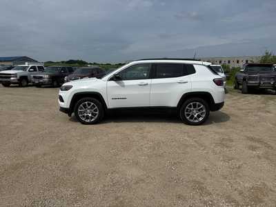 2024 Jeep Compass, $25990. Photo 4